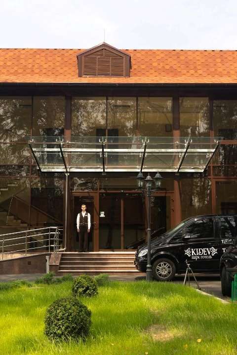 基辅公园酒店 丘宾斯克 外观 照片